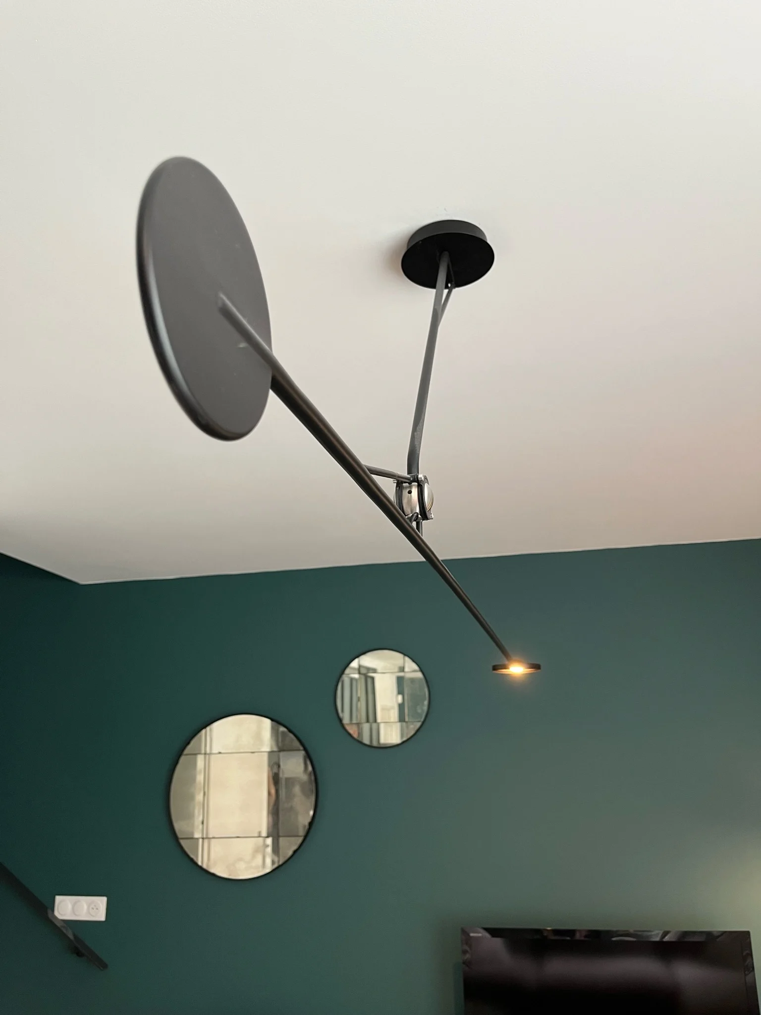 Arrière du plafonnier Aaro DCW Edition Vue arrière du plafonnier Aaro DCW Edition